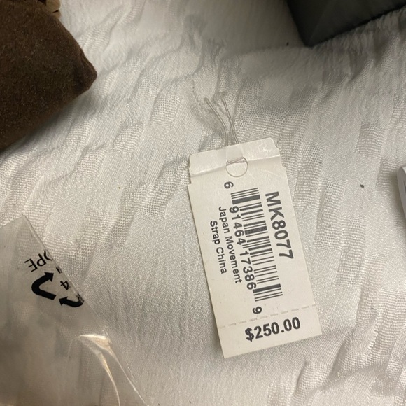 Michael Kors Layton Gold-Tone New with Tags Watch - Picture 7 of 11